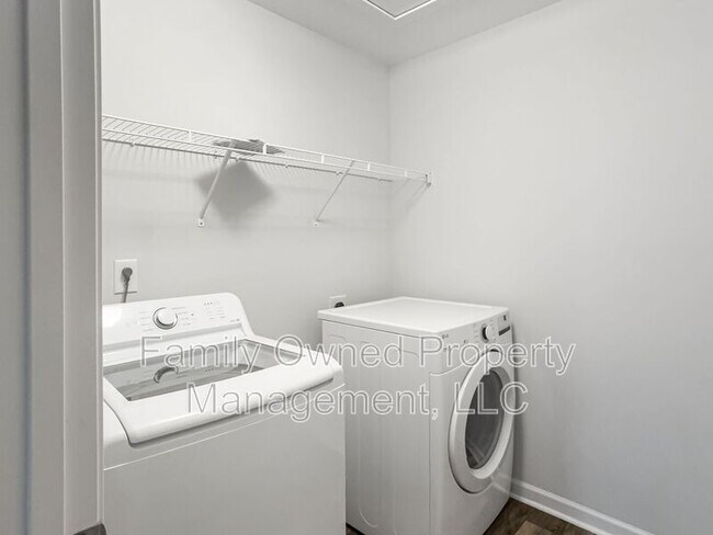 Building Photo - 242 Dunlin Dr