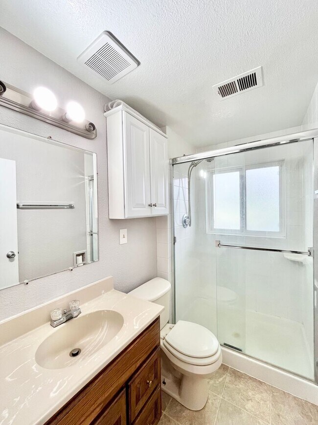 Building Photo - *** MOVE IN SPECIAL 2 WEEKS FREE*** Beautiful 4 bed/ 2 bath Home