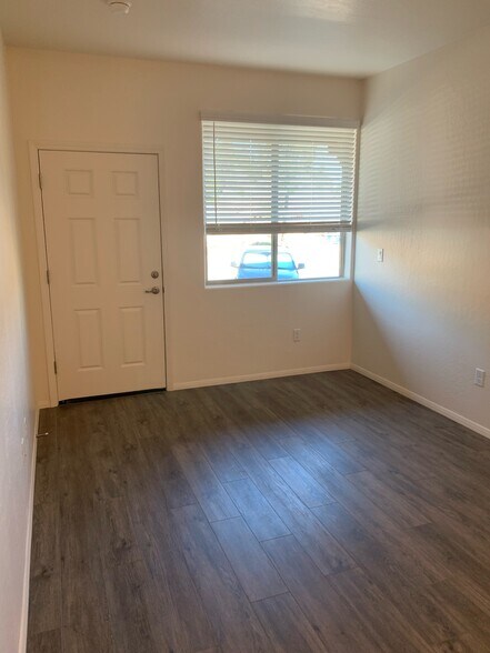 Building Photo - 1650 E Ponderosa Pkwy
