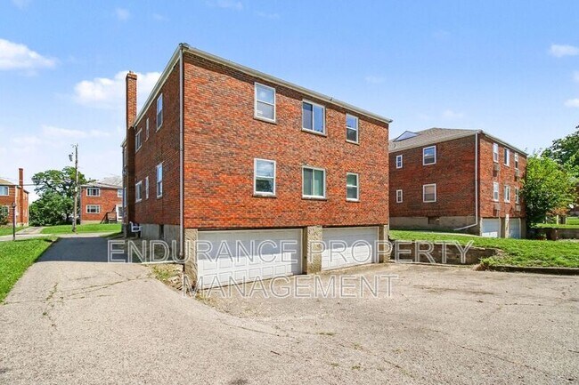 Building Photo - 629 Maple Dr