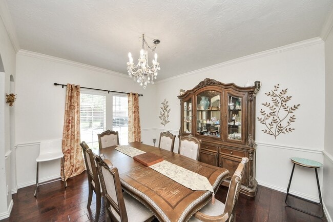 Building Photo - 922 Bayhill Dr