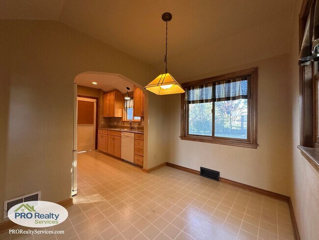 Building Photo - 3 Bedroom House **$1,000.00 off December's Rent with a December 2025 Move In**