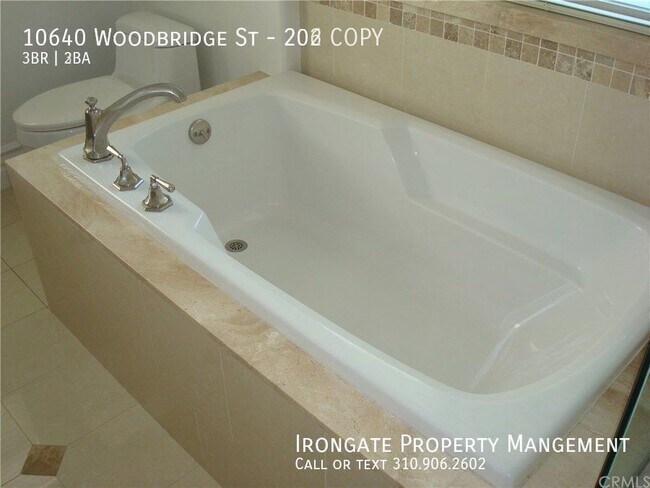 Building Photo - 10640 Woodbridge St