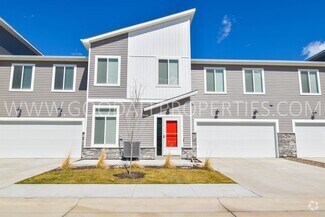 Building Photo - 3 Bedroom 2.5 Bath Townhome in Waukee.