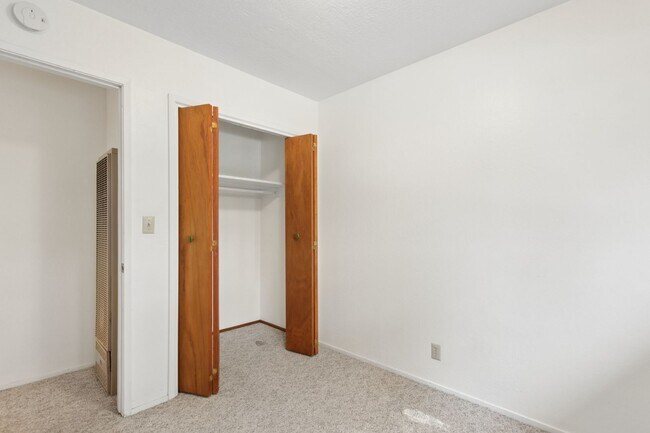 Building Photo - 4 Bedroom 3 Bathroom in Central Davis - Immediate Move-In