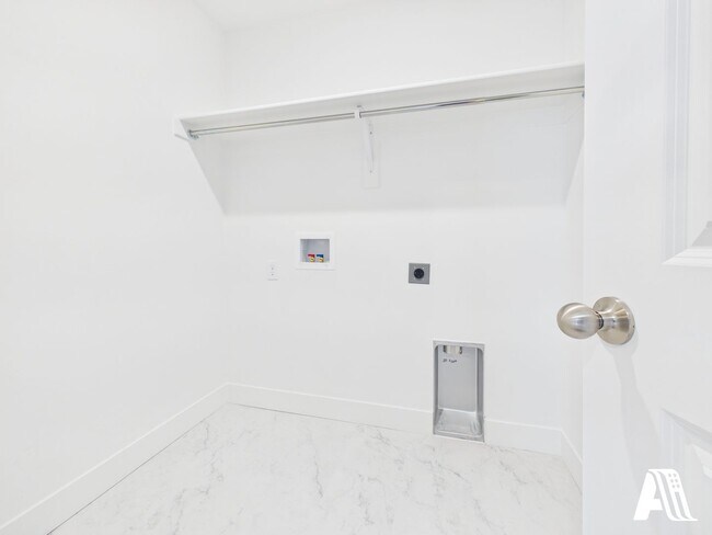 Building Photo - 437 E 650 N