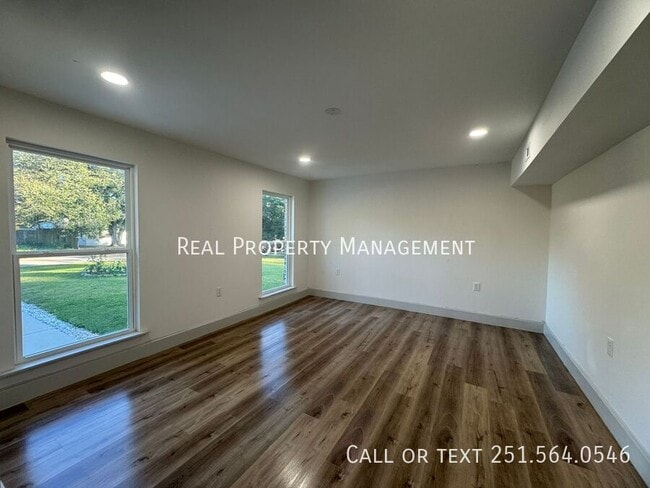 Building Photo - 3158 Lees Ln