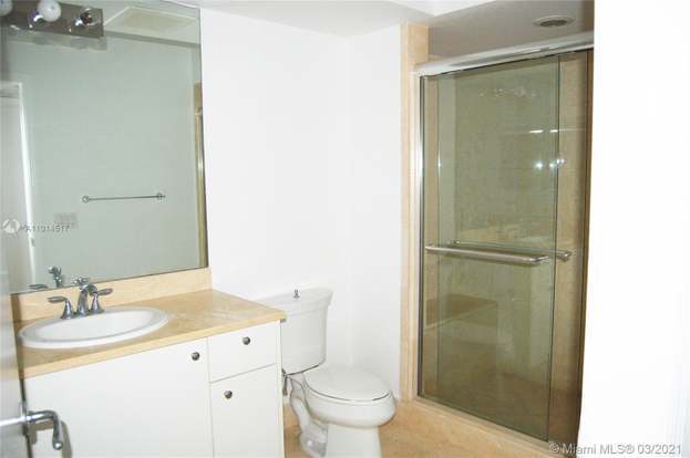 Building Photo - 20000 E Country Club Dr
