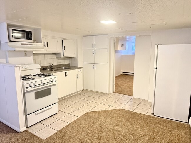 Building Photo - 925 Wilson Ave S