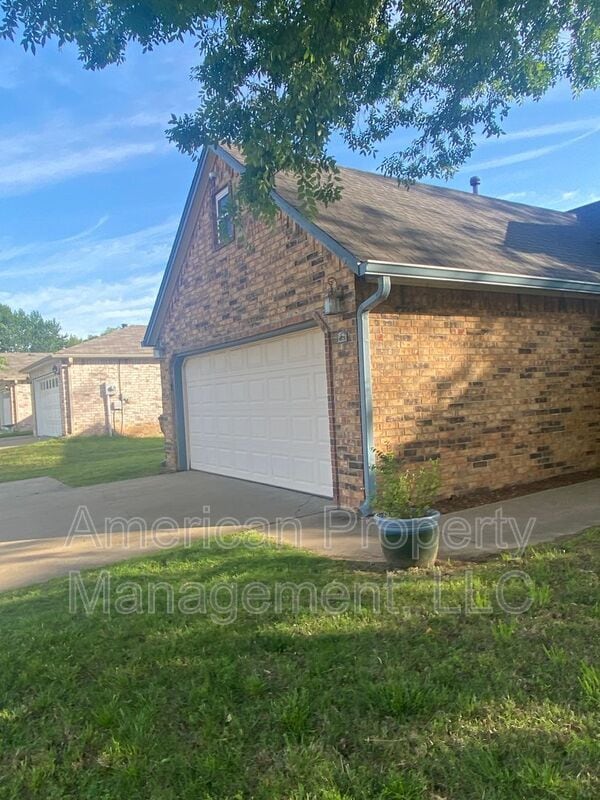 Building Photo - 4729 S Ironwood Ave