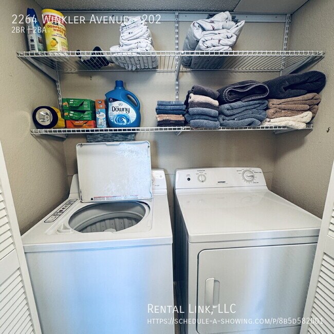 Building Photo - 2264 Winkler Ave