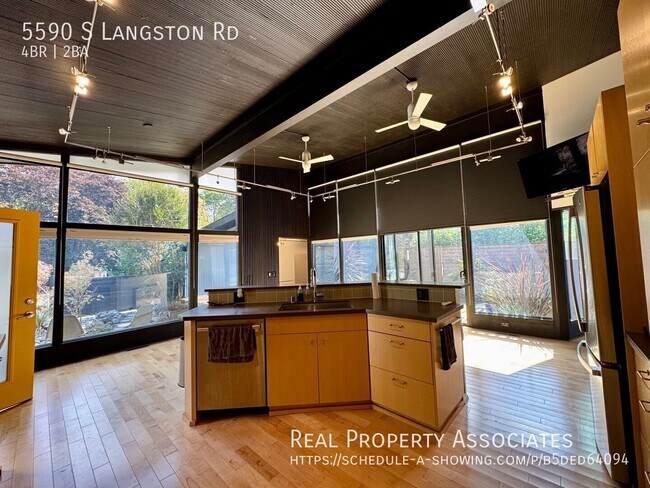 Building Photo - 5590 S Langston Rd