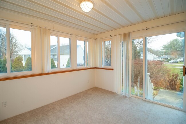 Building Photo - 59 Brookbend Way E