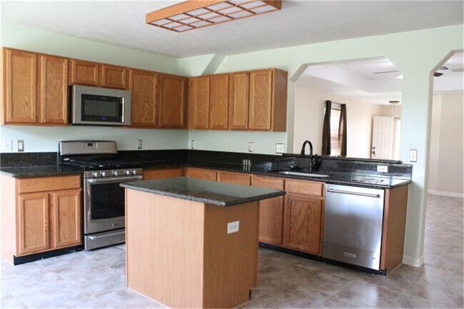 Building Photo - 24202 Kingbriar Dr