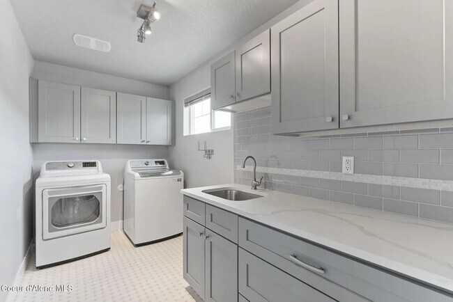 Building Photo - 1841 W Felton Dr