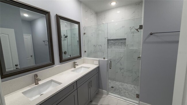 Building Photo - 706 S Thacker Ave