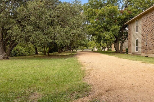 Building Photo - 10616 Mellow Meadow Dr