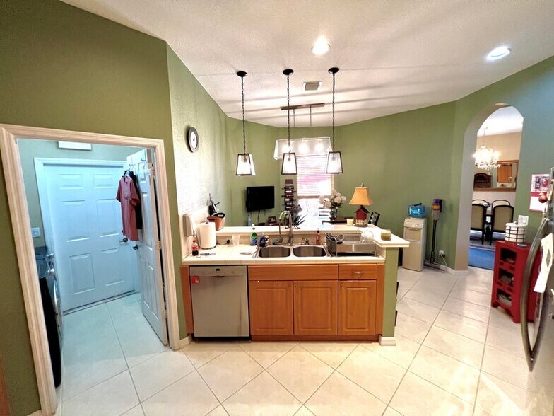 Building Photo - 9942 Boynton Gardens Way