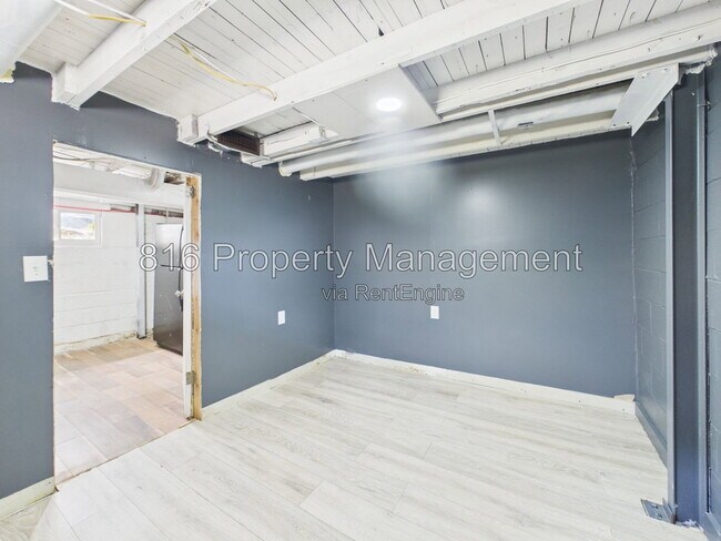 Building Photo - 810 S Woodland Ave