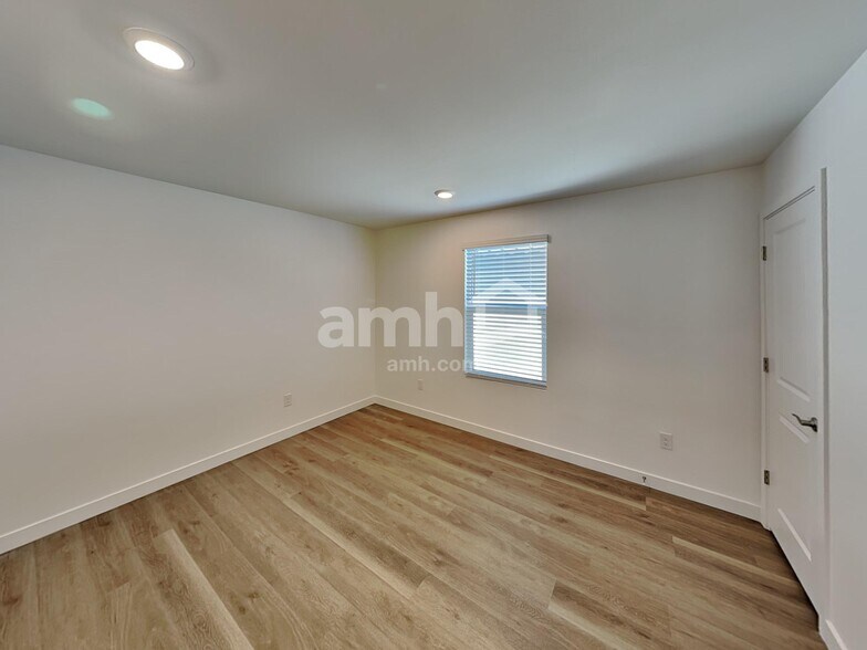 Building Photo - 9549 Harkes Dr