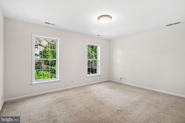 Building Photo - 396 Delmar St