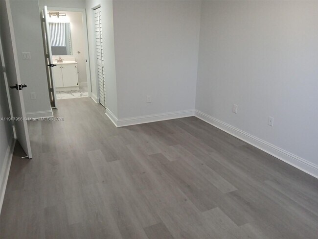 Building Photo - 7300 NW 114th Ave