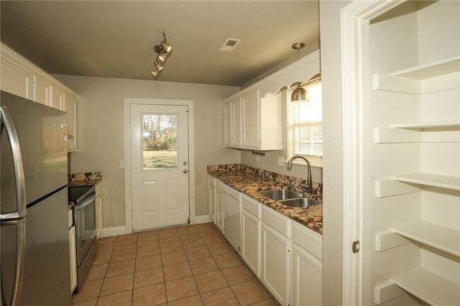 Building Photo - 50 Cheryl Cir