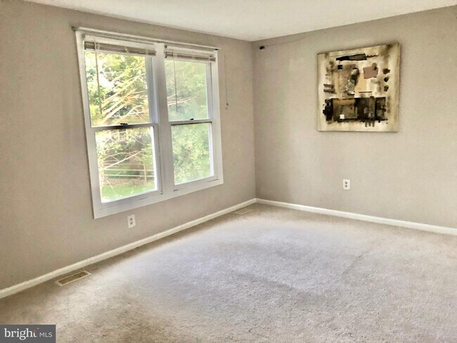 Building Photo - 2 Cinnabar Ct