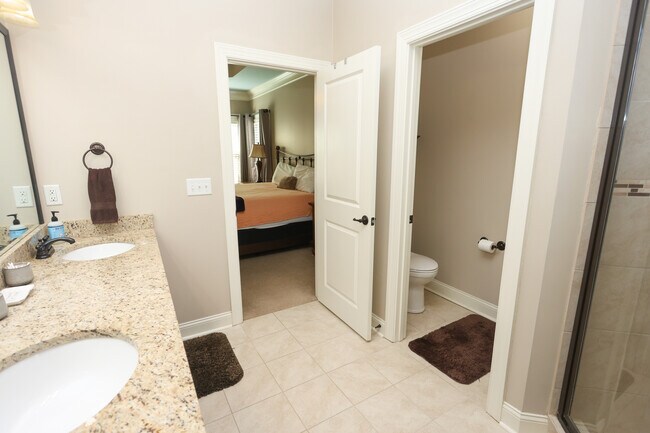 Building Photo - 504 Village Walk Ln