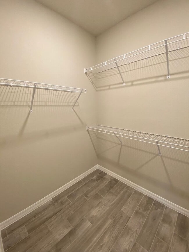 Building Photo - Freshly Updated 5-Bedroom, 4-Bath Home in Grand Oaks – Nearly New Condition