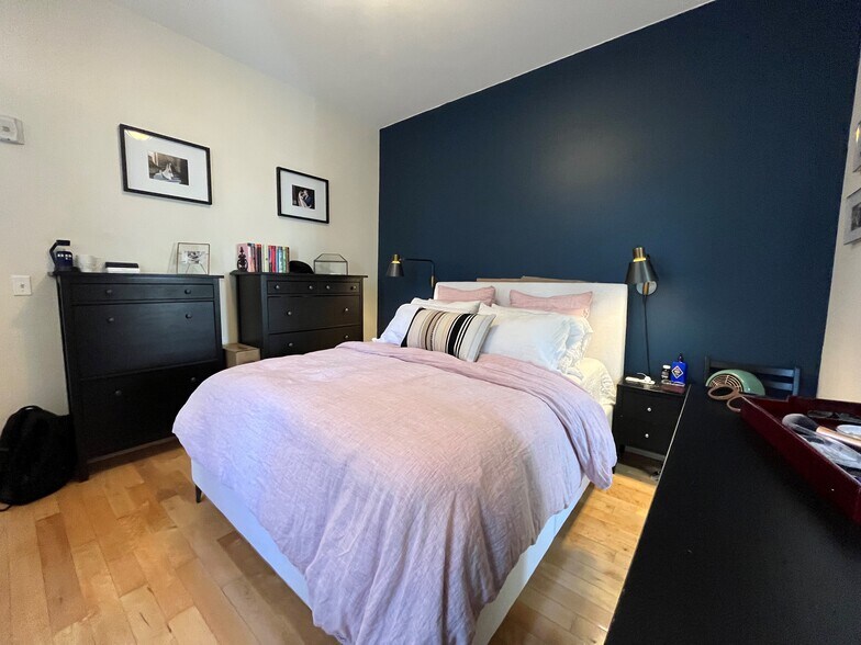 Building Photo - 317 6th S St