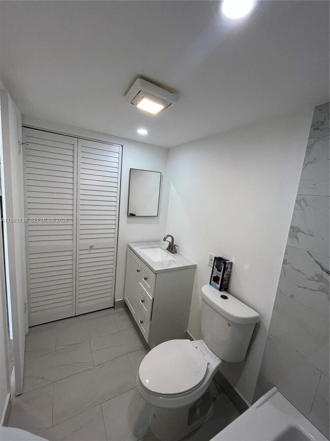 Building Photo - 1100 SE 4th Ave