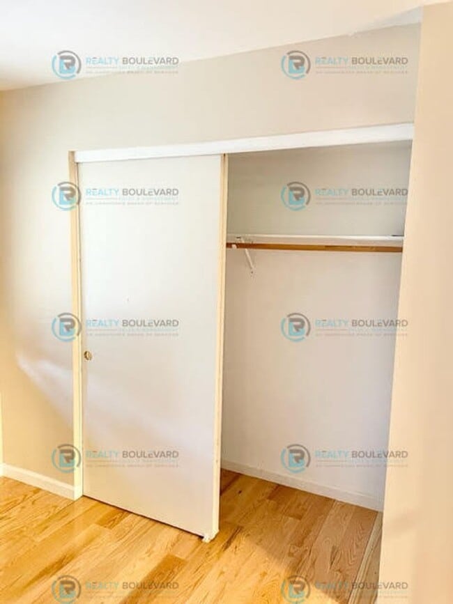 Building Photo - Well-Appointed 4BR Home with Open Floorplan & Expansive Yard