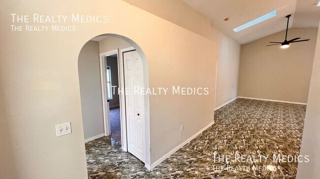 Building Photo - 14405 Lake Price Dr