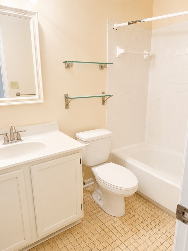 Building Photo - Beautiful Condo
