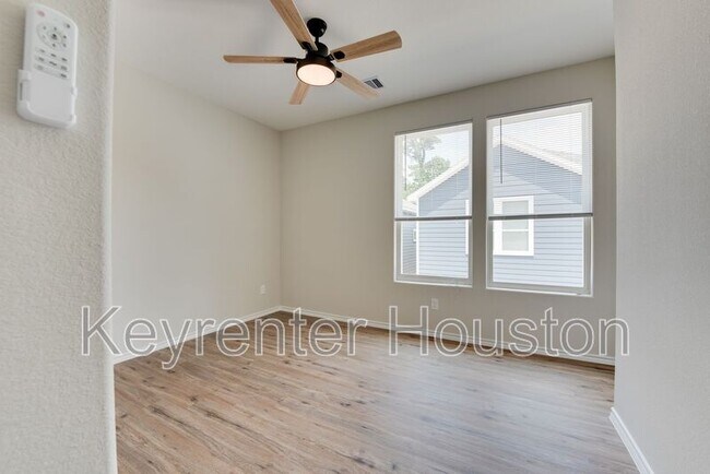 Building Photo - 8203 Woodlyn Rd