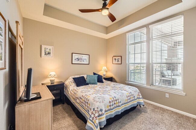 Building Photo - Evolve Real Estate presents: Beautiful 2 Bed/2 Bath Loft Condo, 1523 SQFT, Available May 1st!