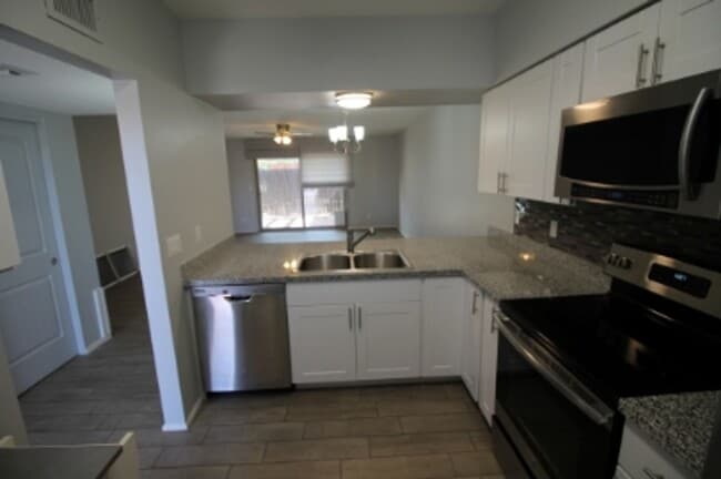 Building Photo - Highly Desirable East Side Townhome – 2 Bed, 2 Bath – Move-In Ready!