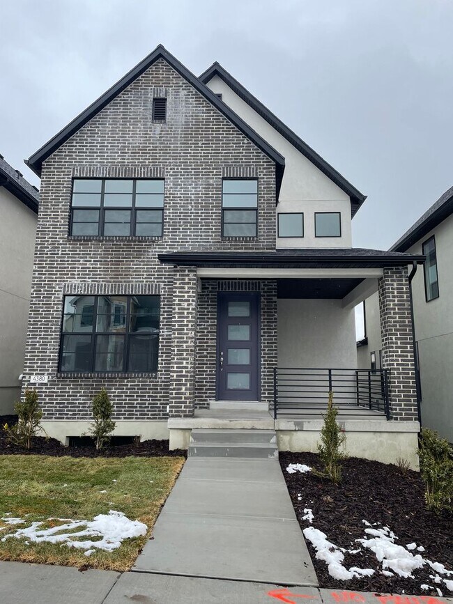 Building Photo - GET $500 OFF THE FIRST MONTHS RENT!!!