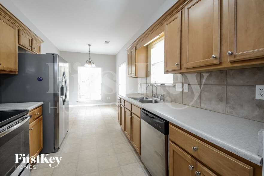 Building Photo - 4872 Longmeadow Dr
