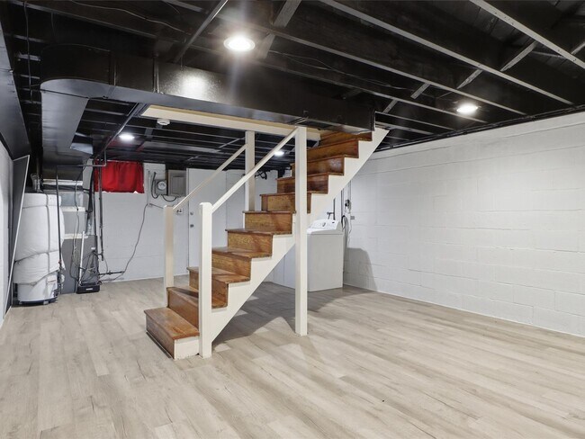 Building Photo - 738 Yale Ave