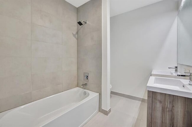 Building Photo - 4208 NE 7th Terrace