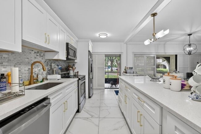 Building Photo - 6328 Longboat Ln W