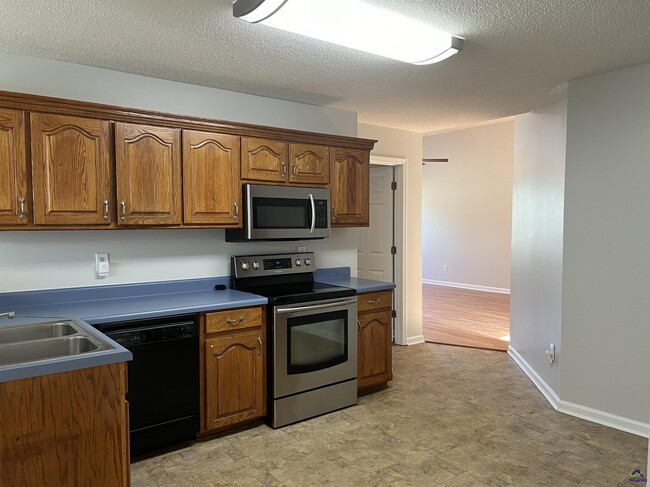 Building Photo - 103 Jessica Ct
