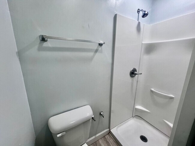 Building Photo - Three-bedroom, two-and-a-half bathrooms in Pembroke Meadows!