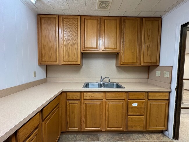 Building Photo - 1207 W Main St