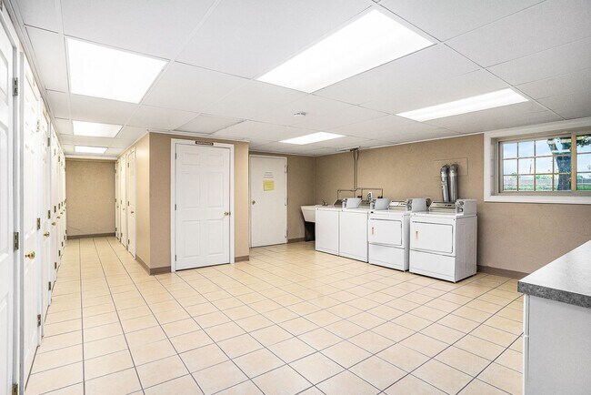 Building Photo - Almont Terrace - 730