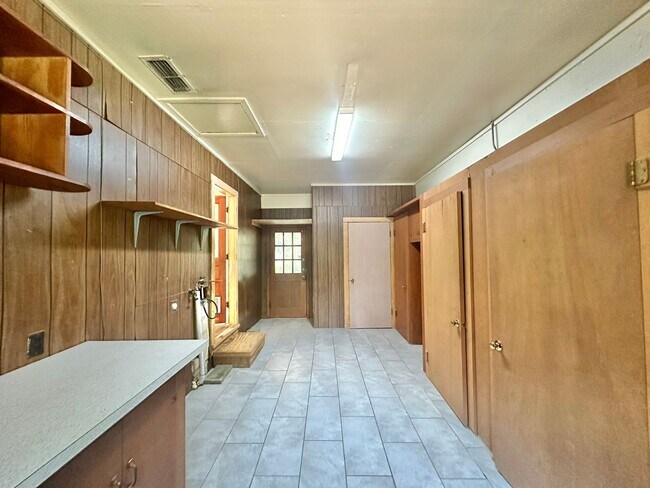 Building Photo - Spacious 3 bedroom 2 bathroom home in Tyler!