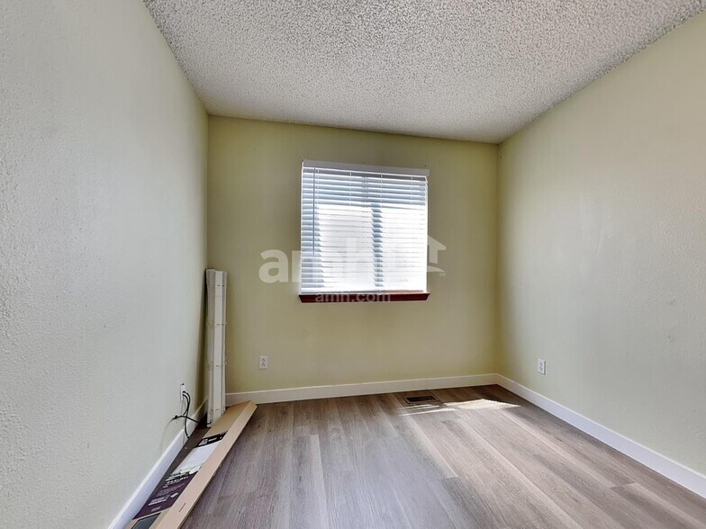 Building Photo - 4077 Ensenada St