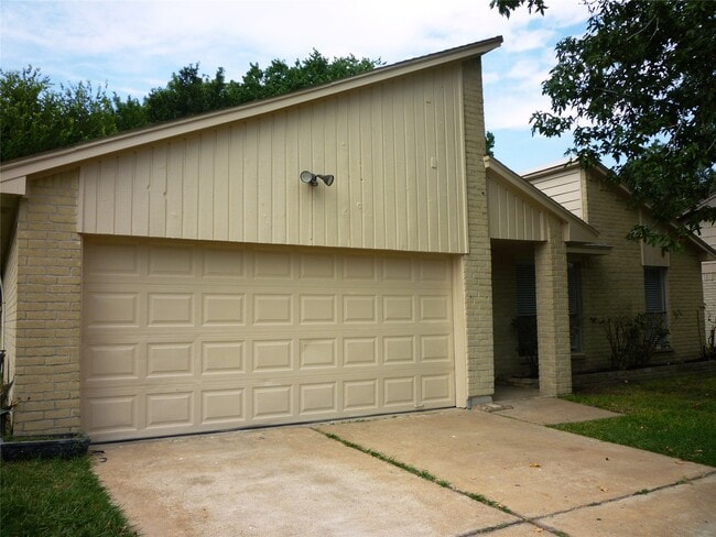 Building Photo - 7207 Grackle Dr